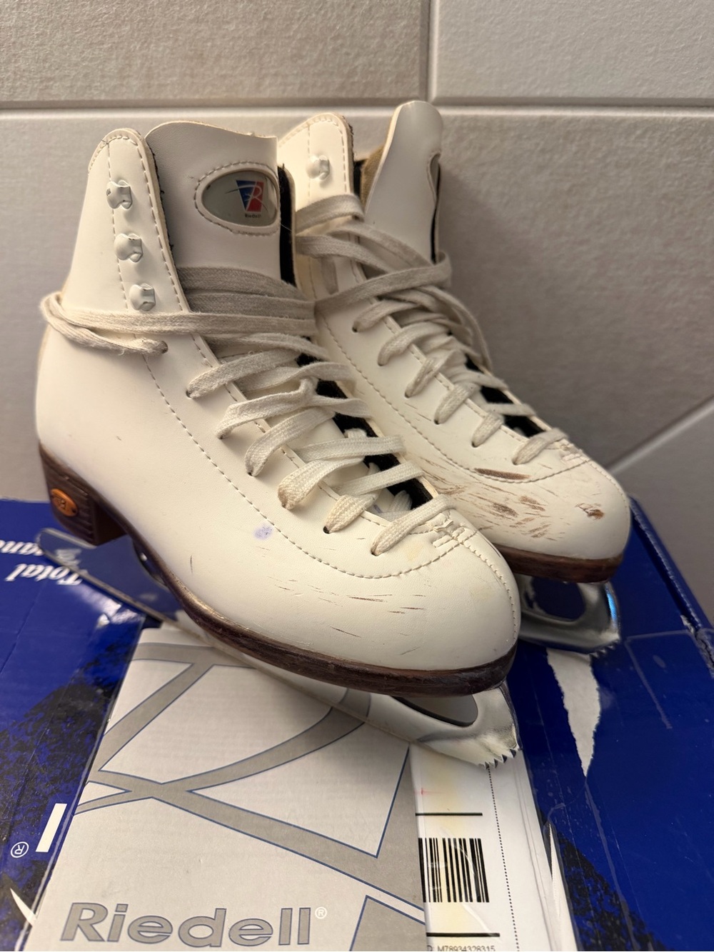 Reidell Ice Skates Youth Size 2 Stock 15W White Figure Skates